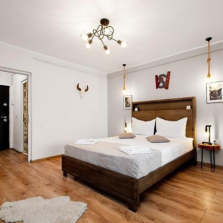 Wood&Steel Apartment Galaţi Esterno foto