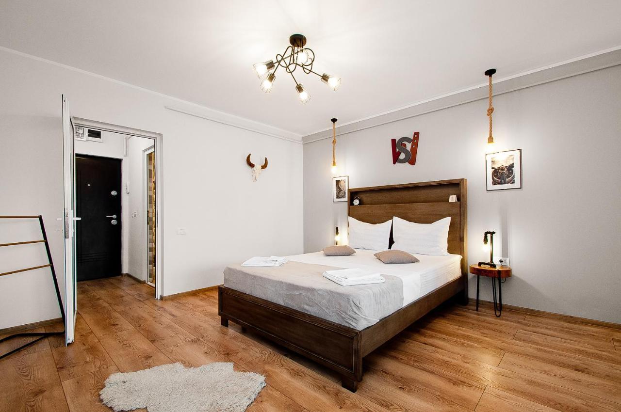 Wood&Steel Apartment Galaţi Esterno foto