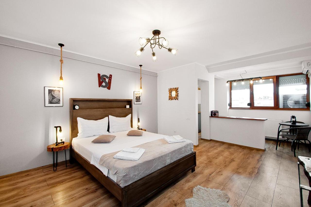 Wood&Steel Apartment Galaţi Esterno foto