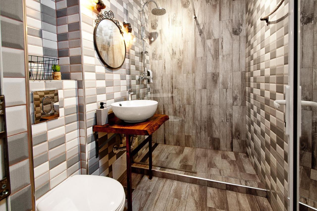 Wood&Steel Apartment Galaţi Esterno foto