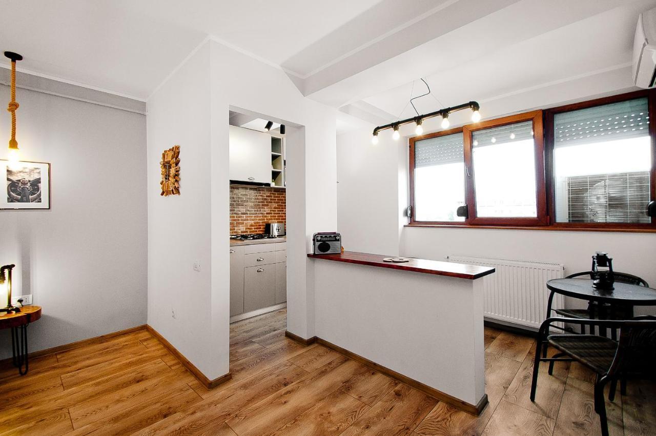 Wood&Steel Apartment Galaţi Esterno foto