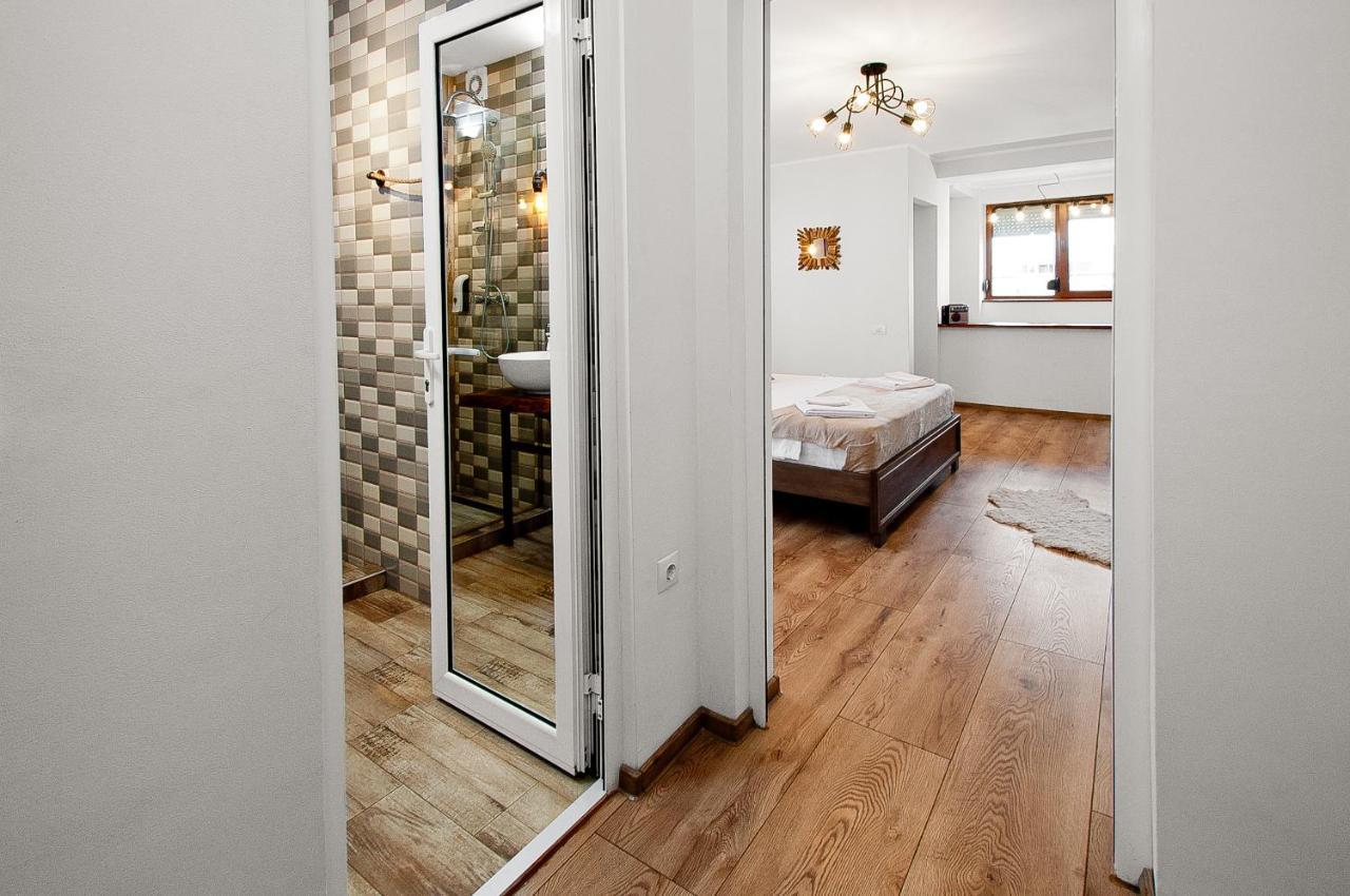 Wood&Steel Apartment Galaţi Esterno foto