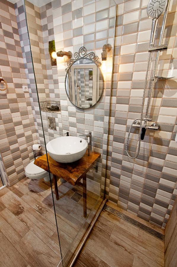 Wood&Steel Apartment Galaţi Esterno foto