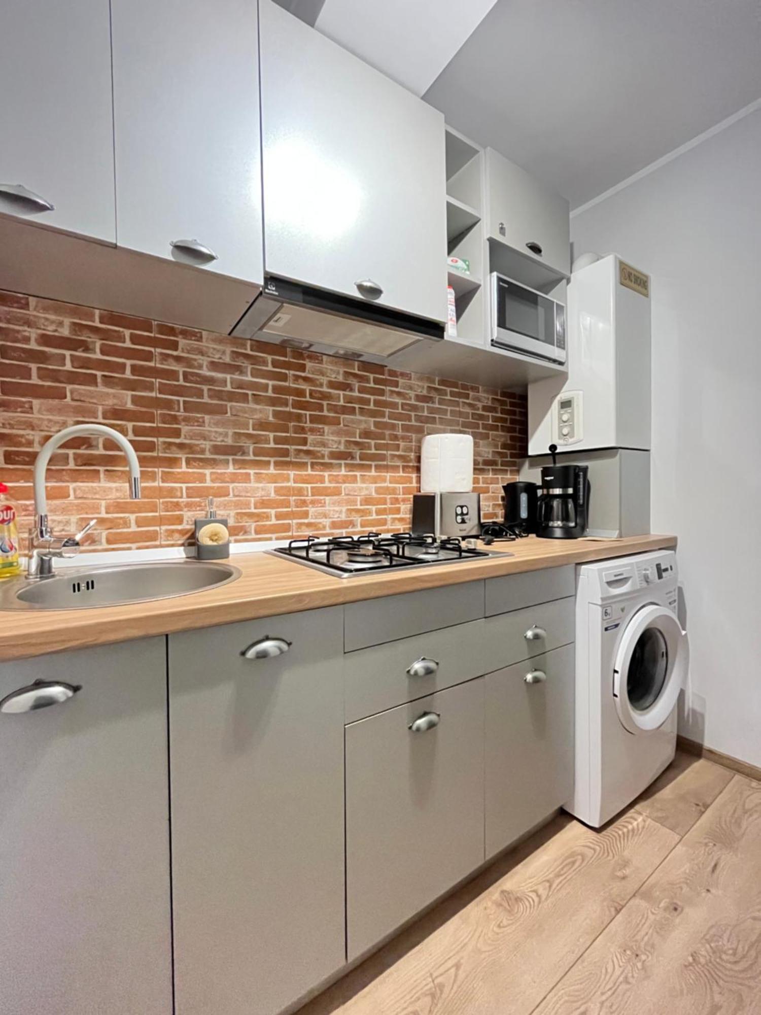 Wood&Steel Apartment Galaţi Esterno foto